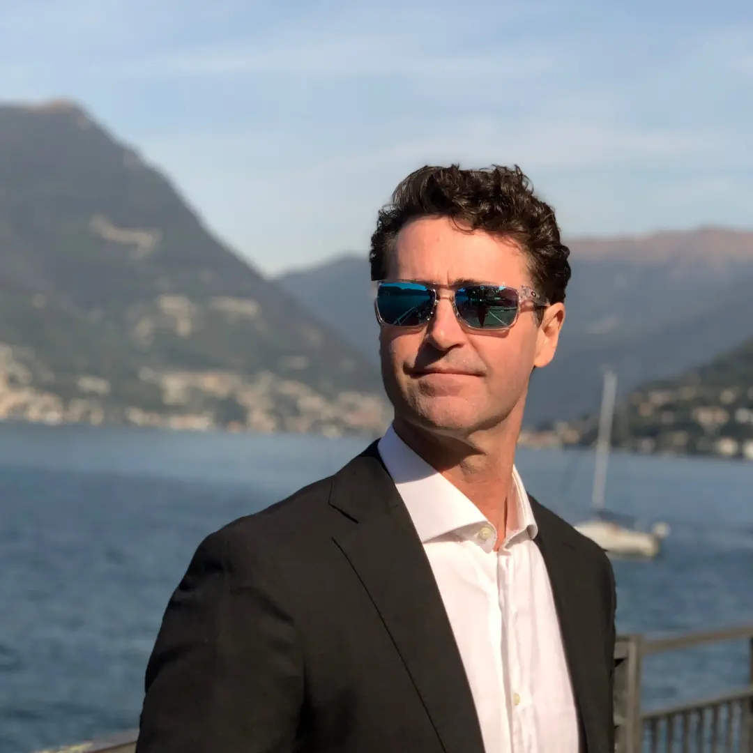 Adam Clark, traduttore legale presso il tribunale di Como, sul Lago di Como, in Italia.